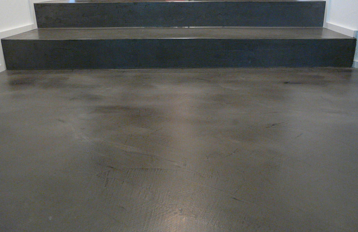 Betonboden gespachtelt fugenlos Wand grau Küche Bad Badezimmer Außenküche Grill Tisch Möbel mainTisch mainBeton mainGrill 12