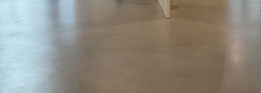 Betonboden gespachtelt fugenlos Wand grau Küche Bad Badezimmer Außenküche Grill Tisch Möbel mainTisch mainBeton mainGrill 4